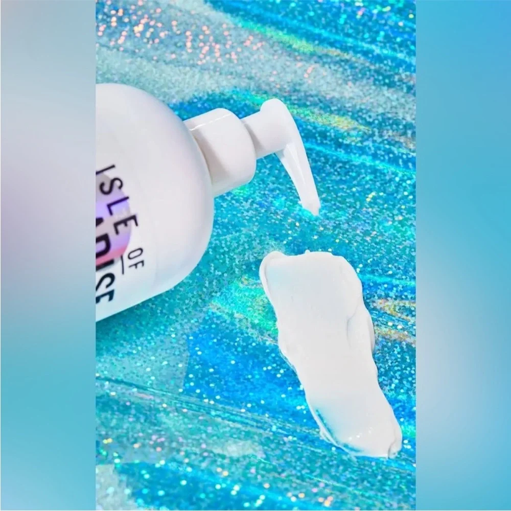 🌸Isle of Paradise White Suncare Pump Bottle